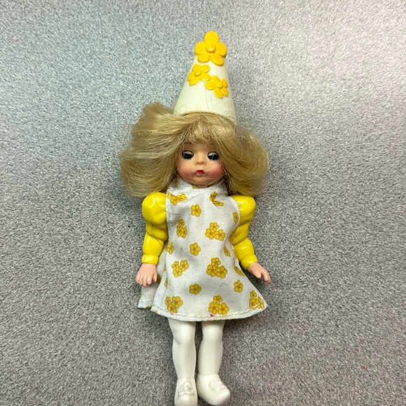 2007 Daisy Munchkin #7 McDonald's Series 1 Madame Alexander Wizard of Oz - Picture 1 of 3